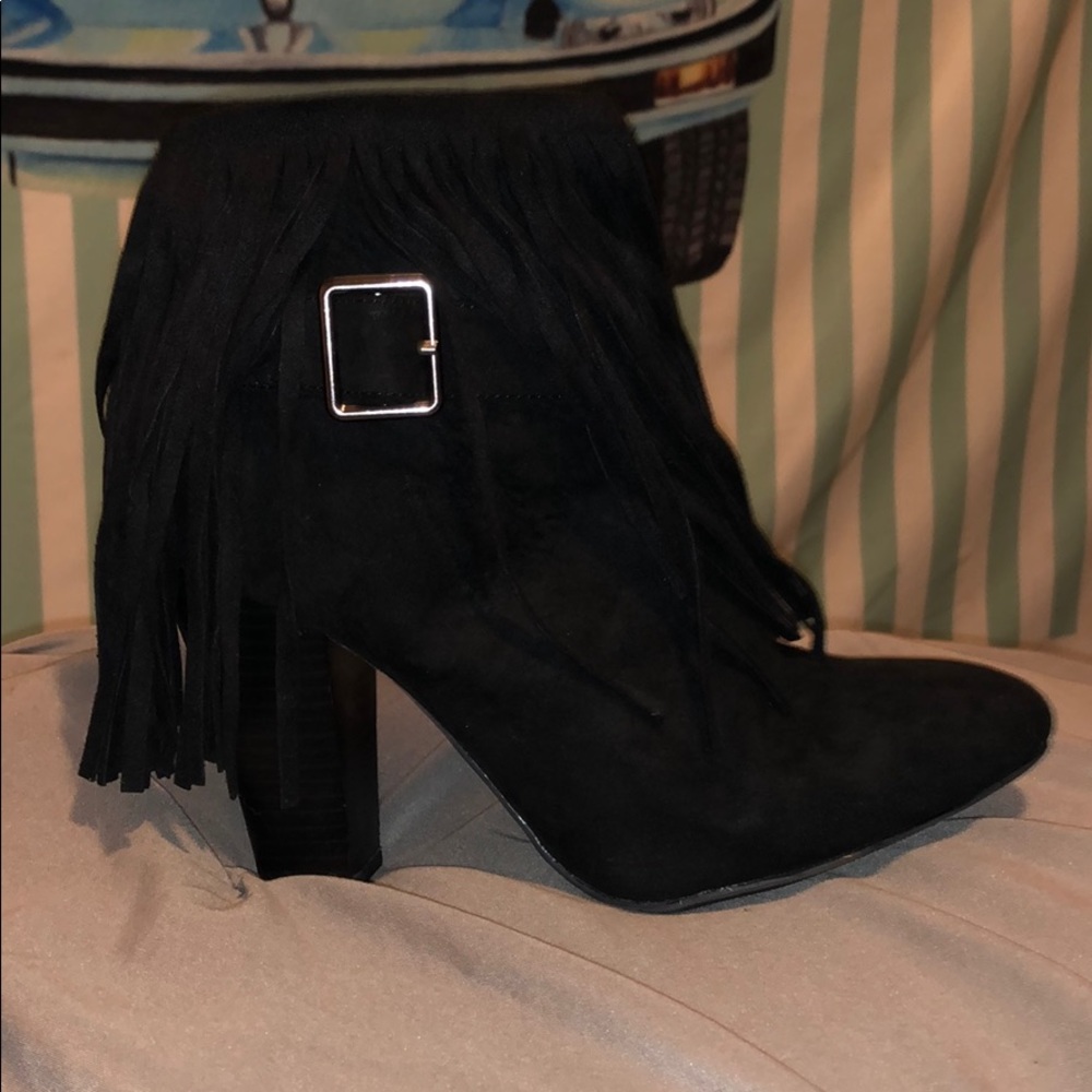 Cute Size 8 Black Fringe Booties w/ Buckle